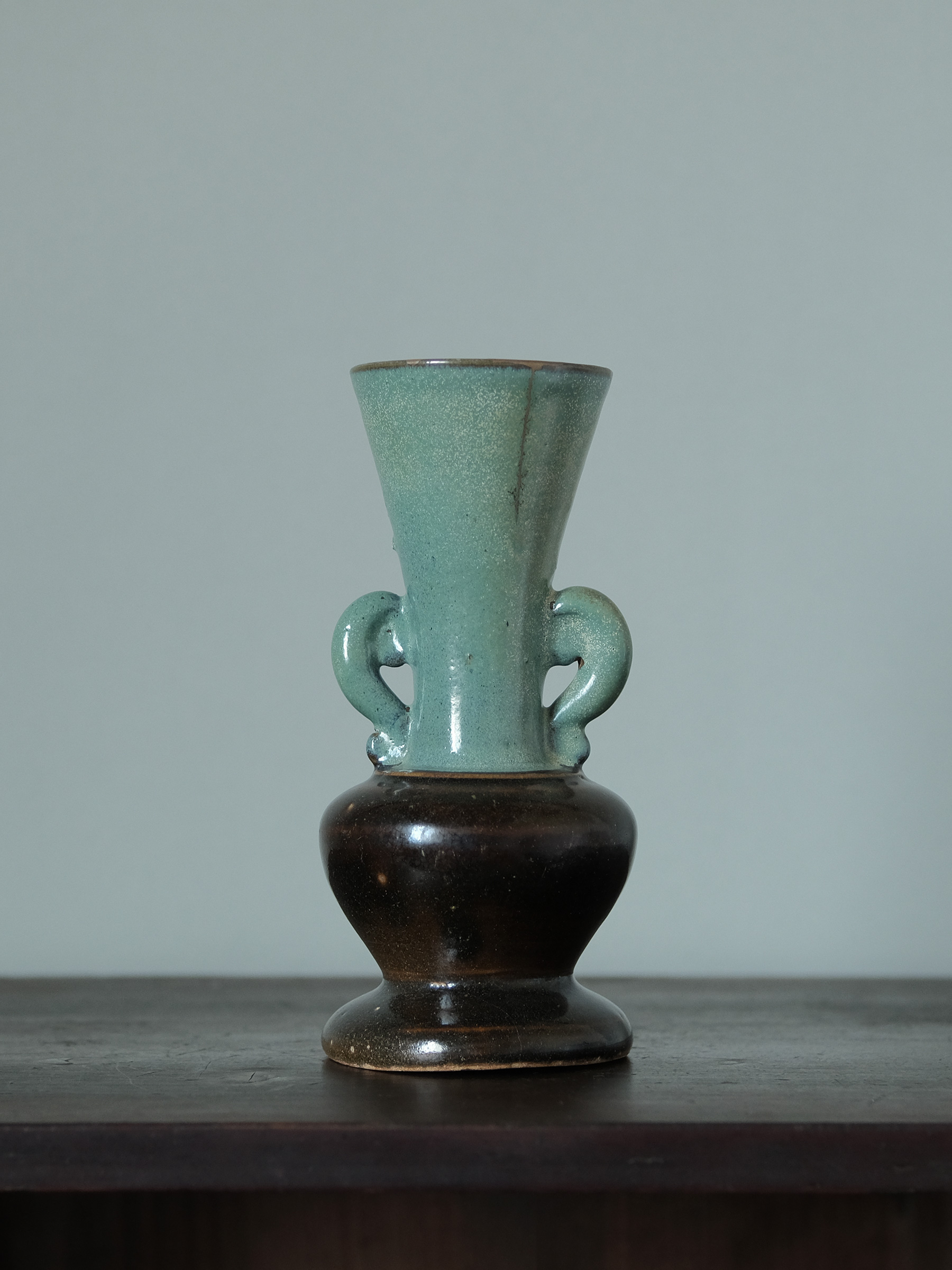 琉球 緑釉掛分仏花器 | 骨董と詩学 Antique & Poetics | 蛇韻律