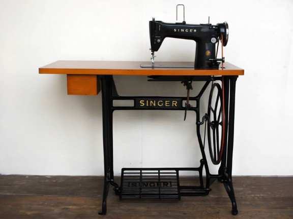 No.570 SINGER 188U2 シンガー製 職業用足踏みミシン：アンティーク