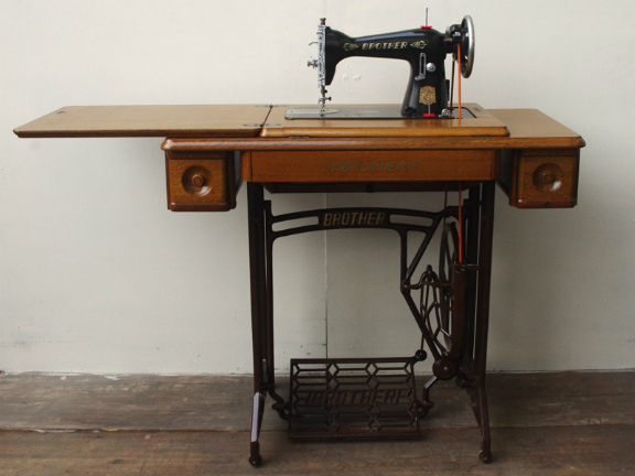 BOTHER足踏みミシンの鉄脚 アイアン テーブルに！ BOTHER足踏みミシン