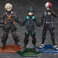 映画「ヒロアカ」新コスチューム“ステルススーツ”姿の緑谷出久、爆豪