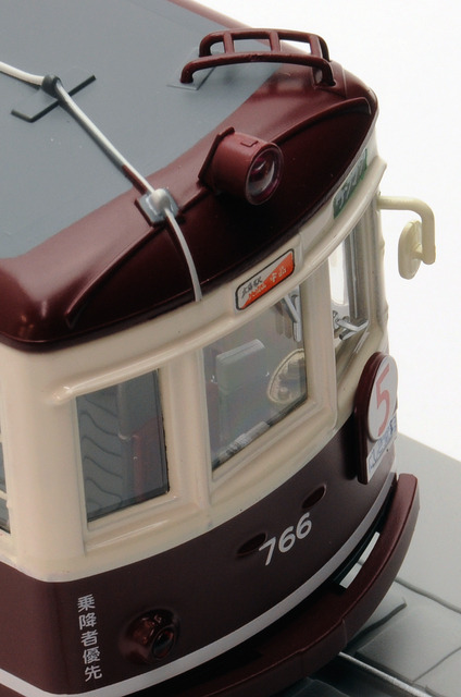 西部警察」で爆破された広電750形、トミカで再現 7枚目の写真・画像