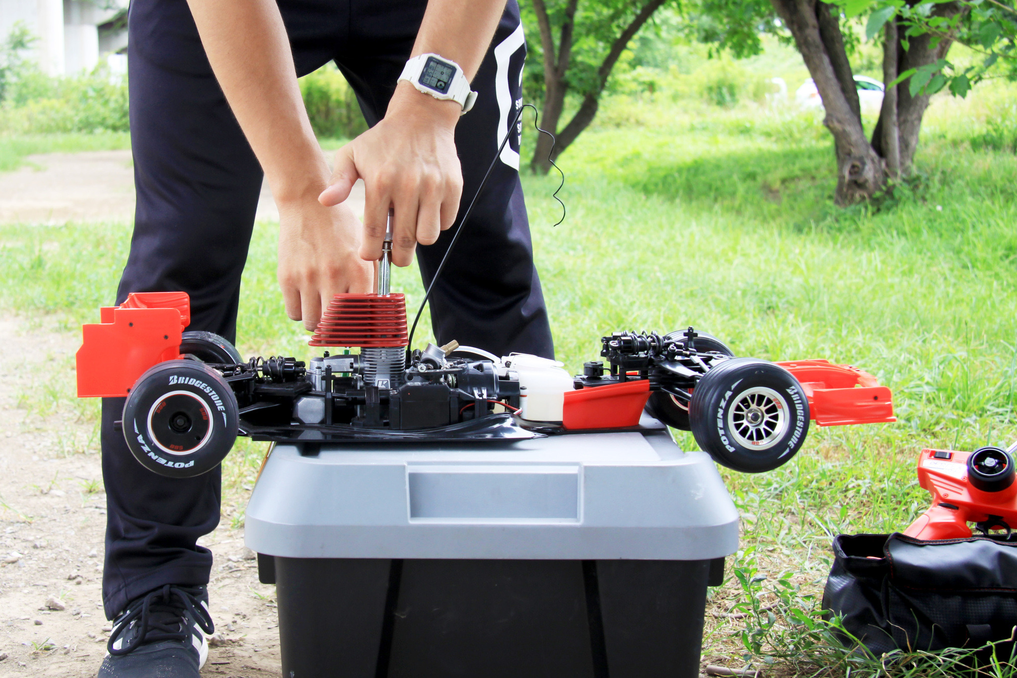 ラジコン初心者でもエンジンカーは楽しめるのか？ 大学生アルバイター