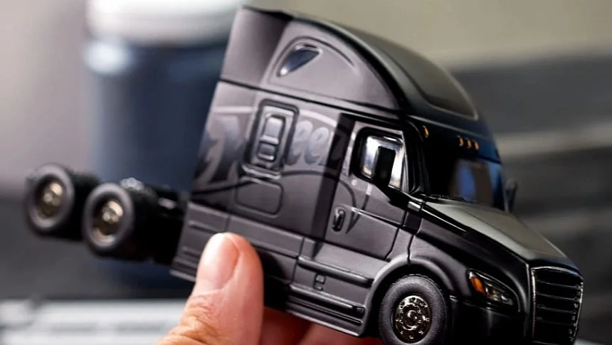 ホットウィール エリート 64 フレイトライナー カスケディア Hot