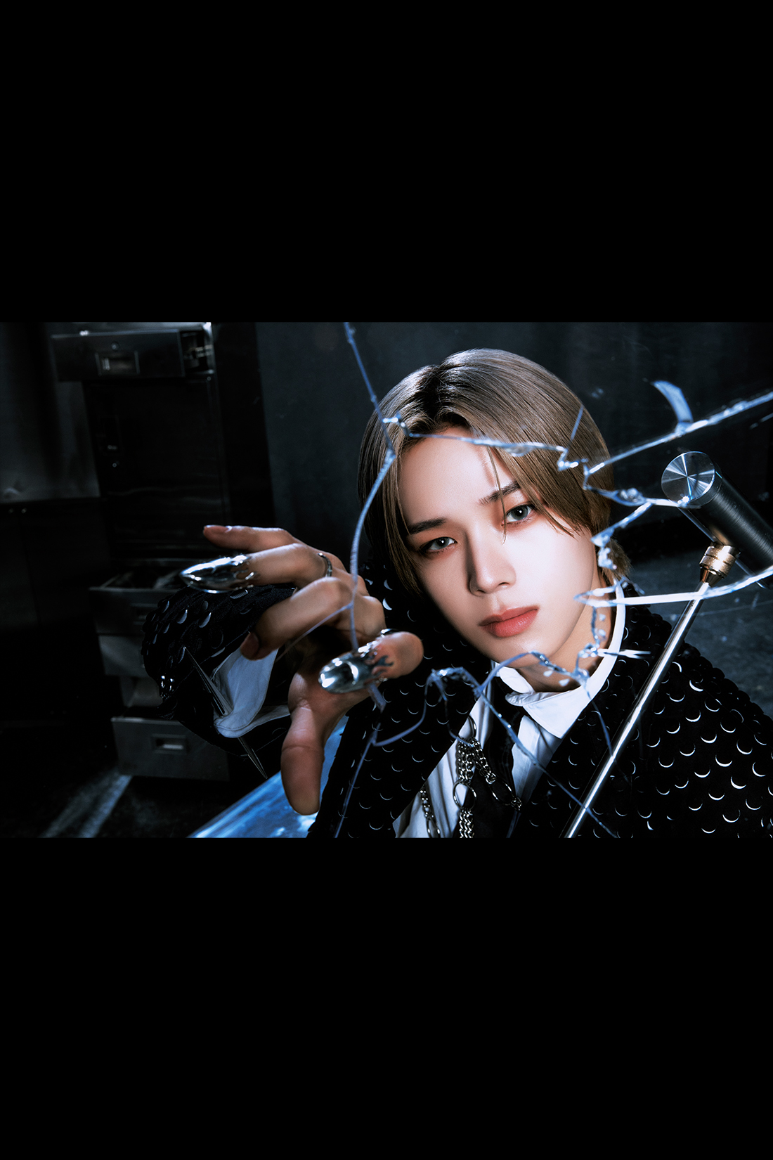 3rd SINGLE「Go in Blind (月狼)」 | &TEAM OFFICIAL SITE