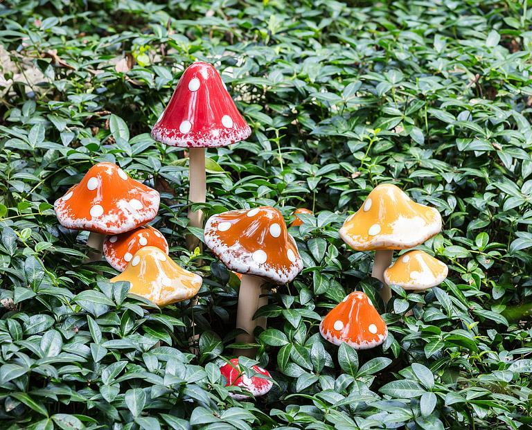 Lg Double Wobbly Dot Mushroom Stake-4Asst-12