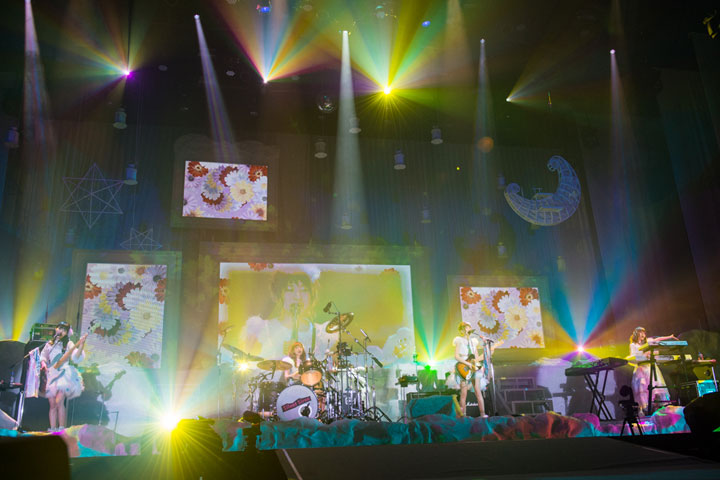 SILENT SIREN | Skream! ライヴ・レポート 邦楽ロック・洋楽ロック