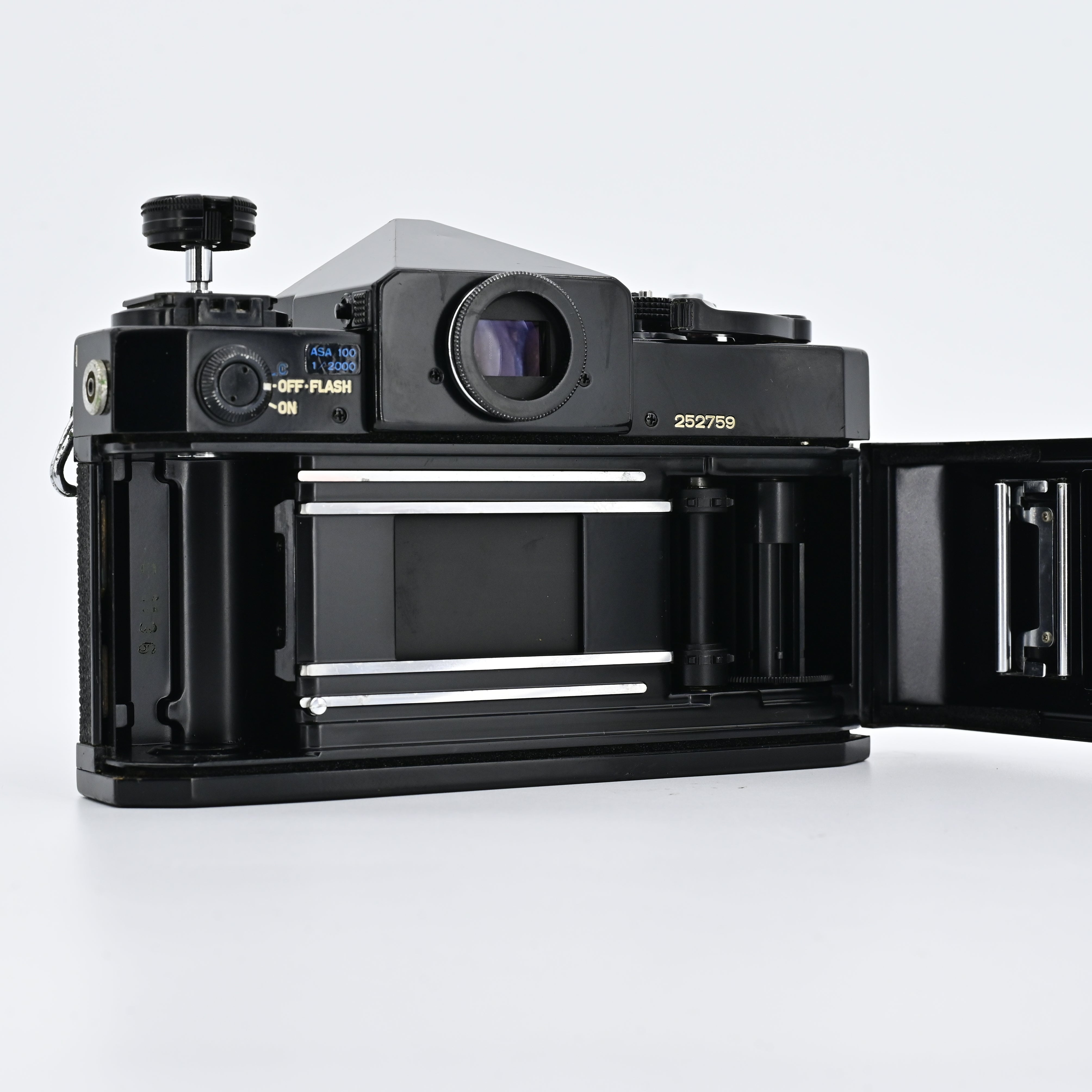 Canon F1 Black + FD 50mm F1.4 Lens – SHOWA