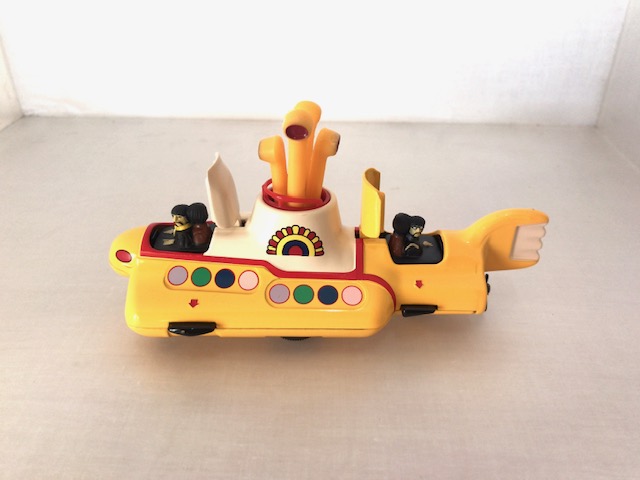 ビートルズ イエローサブマリン Gartlan USA Inc ビートルズ イエロー