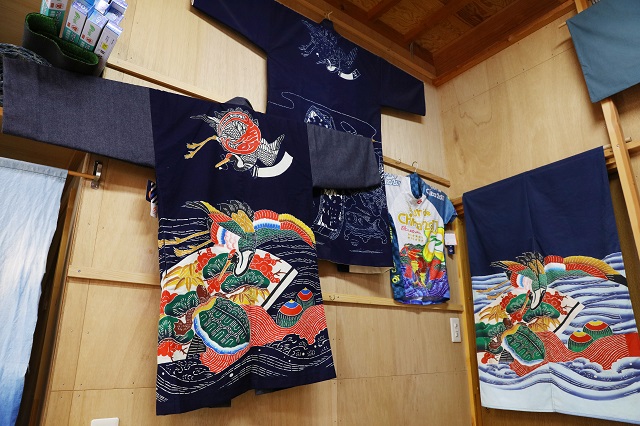 希少！ アンティーク 万祝着 地厚木綿 漁師 大漁祝① 図録 万祝(まいわい)