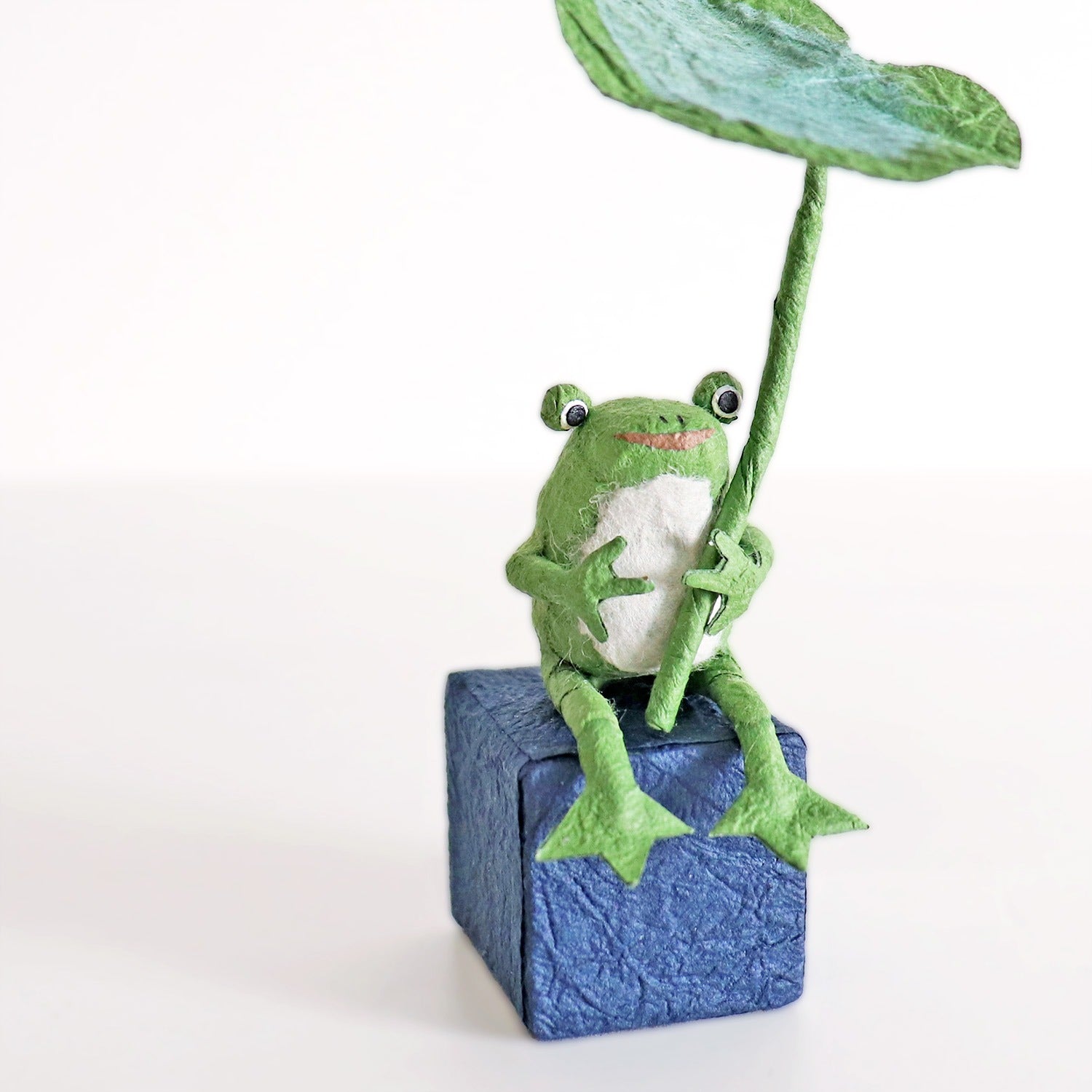 めでたや】置物 和紙 かえるのひと休み – めでたやオンラインショップ