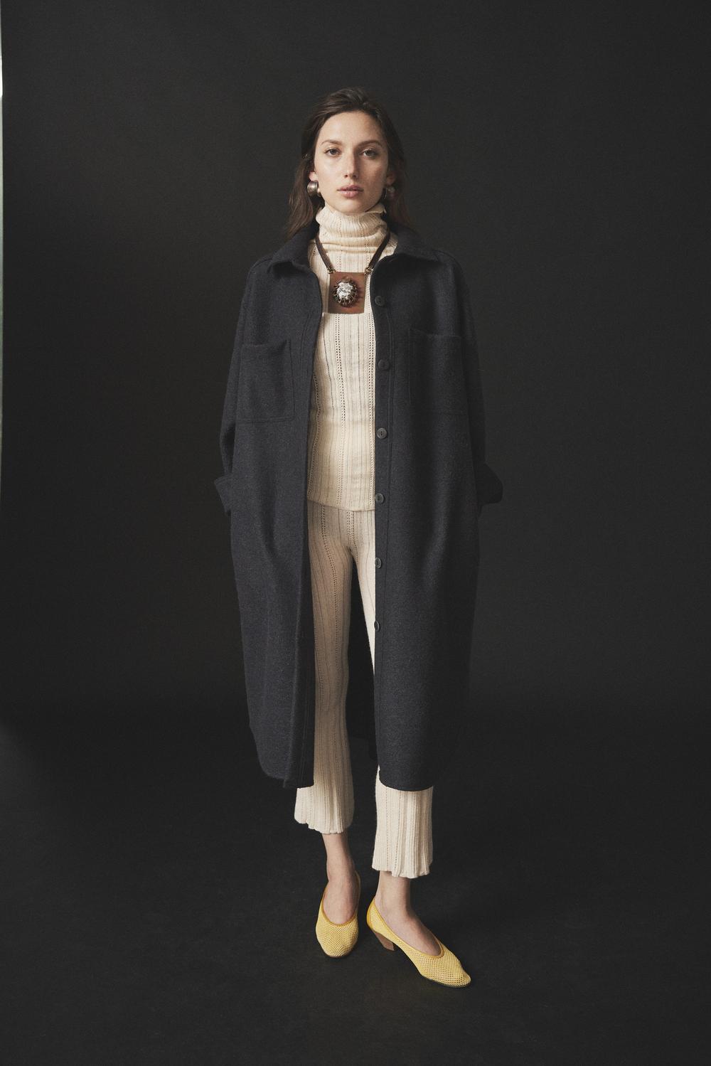 Scallop Capelet – Misha & Puff