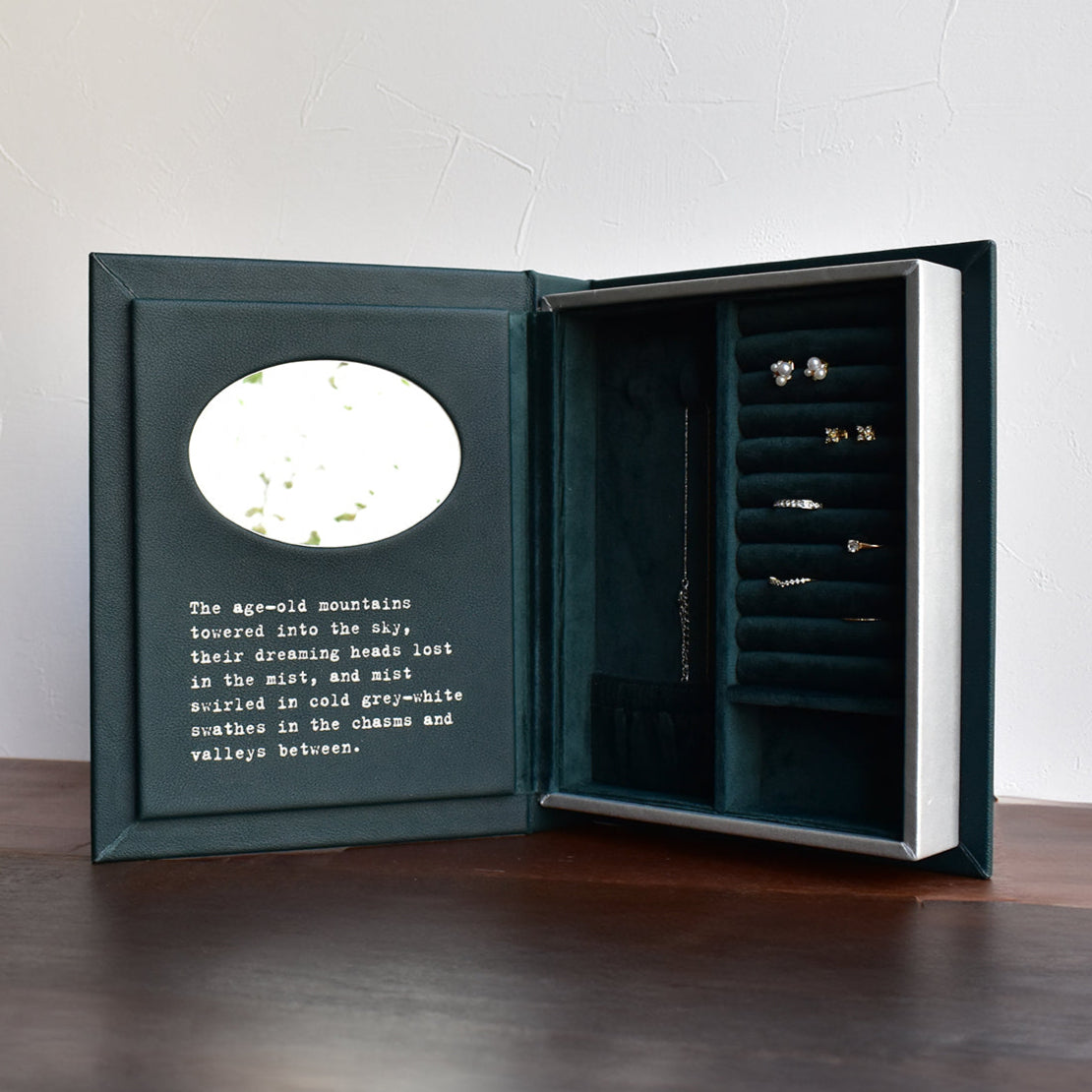 2145 外国切手 中国2003年分 イヤーブック 豪華版 多くレア品収納 2145