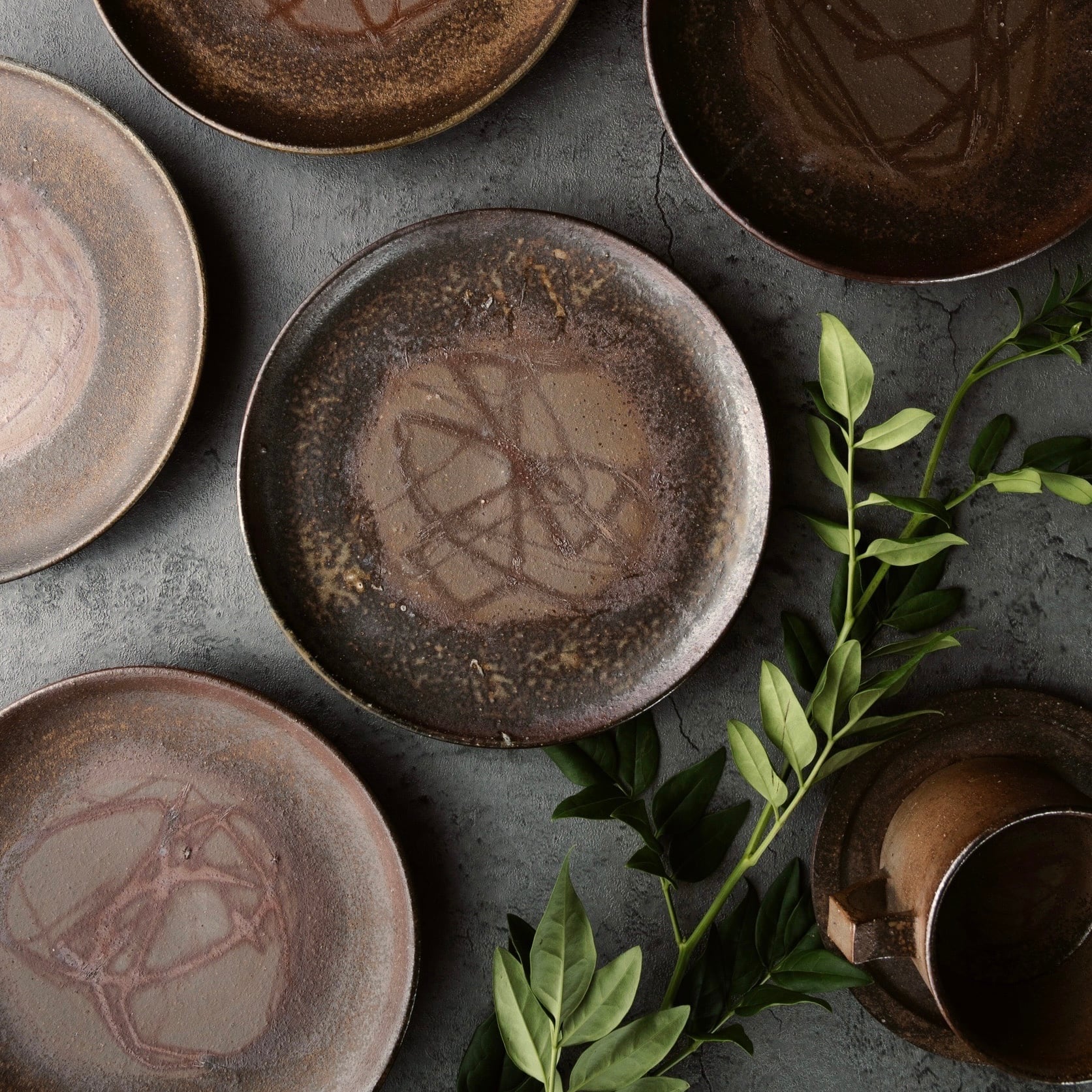 ルビーエンボスプレート［備前焼］