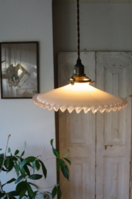 フランスアンティーク ペンダントライト フリルガラスシェード ミルク