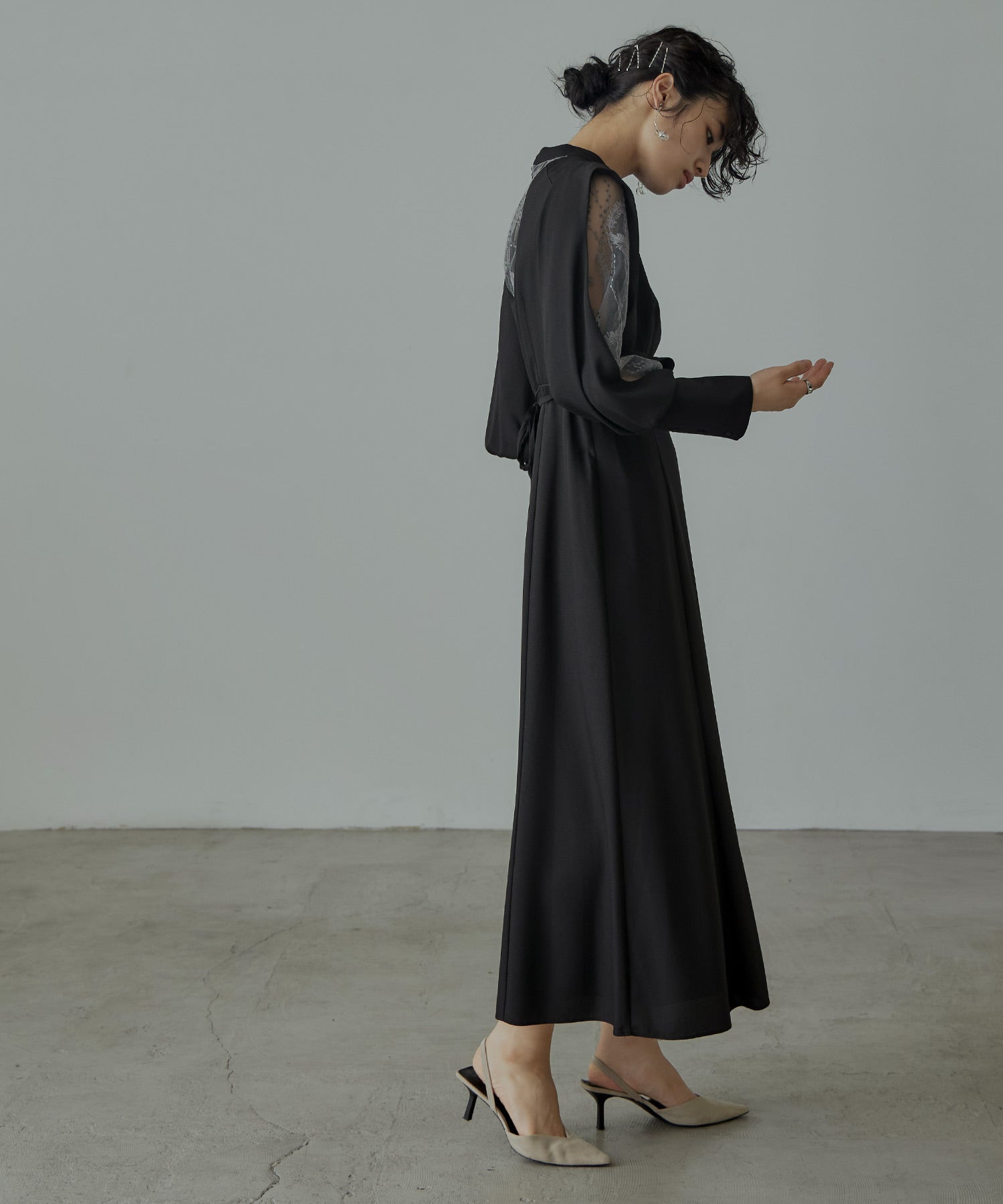 niana（ニアナ）スリーブスリット刺繍レースフレアドレス