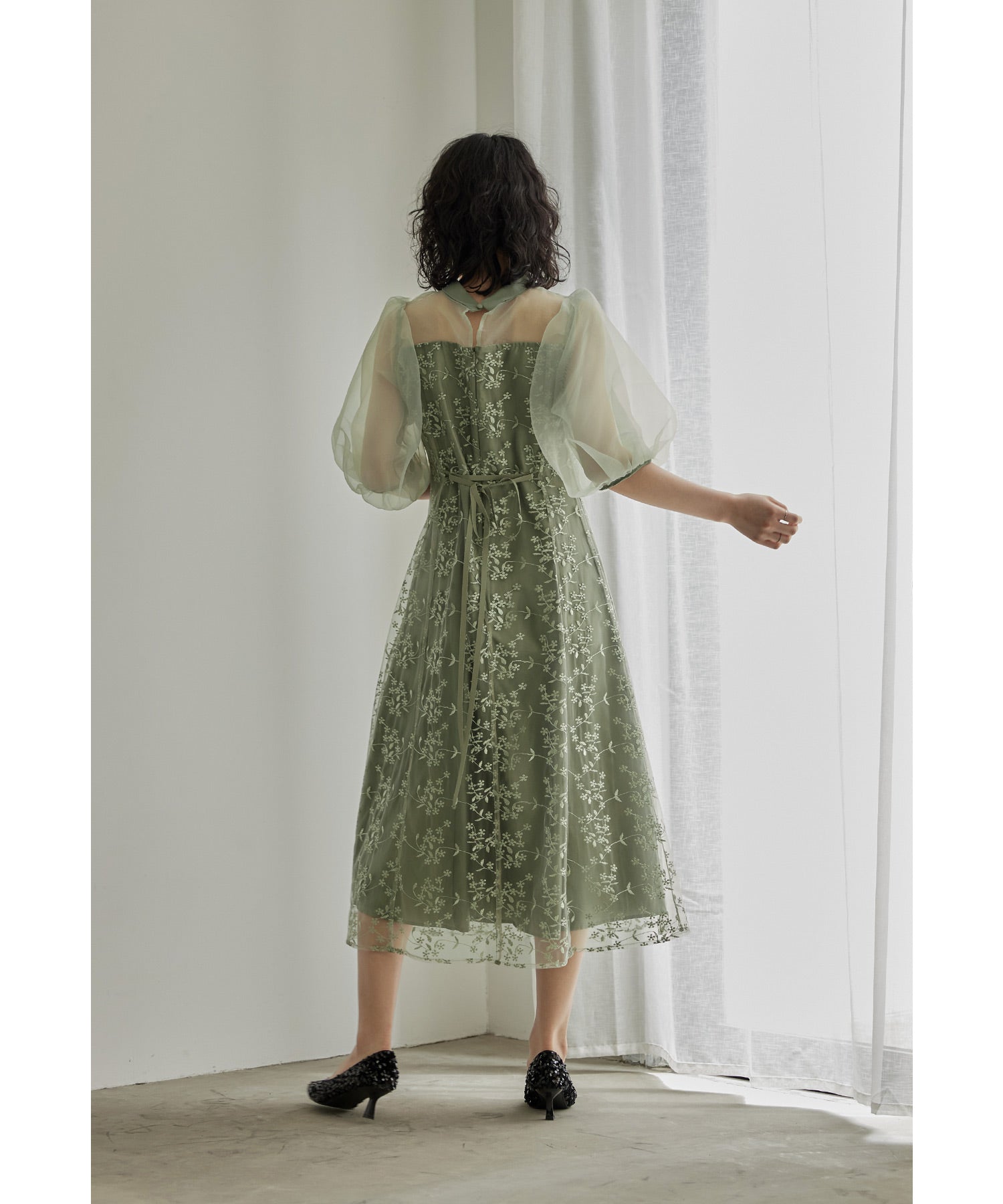 低身長用サイズあり】オーガンジーパフスリーブ刺繍レースドレス