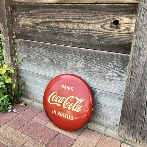 Coca-Cola（コカコーラ）ヴィンテージ・ボタンサイン「IN BOTTLES