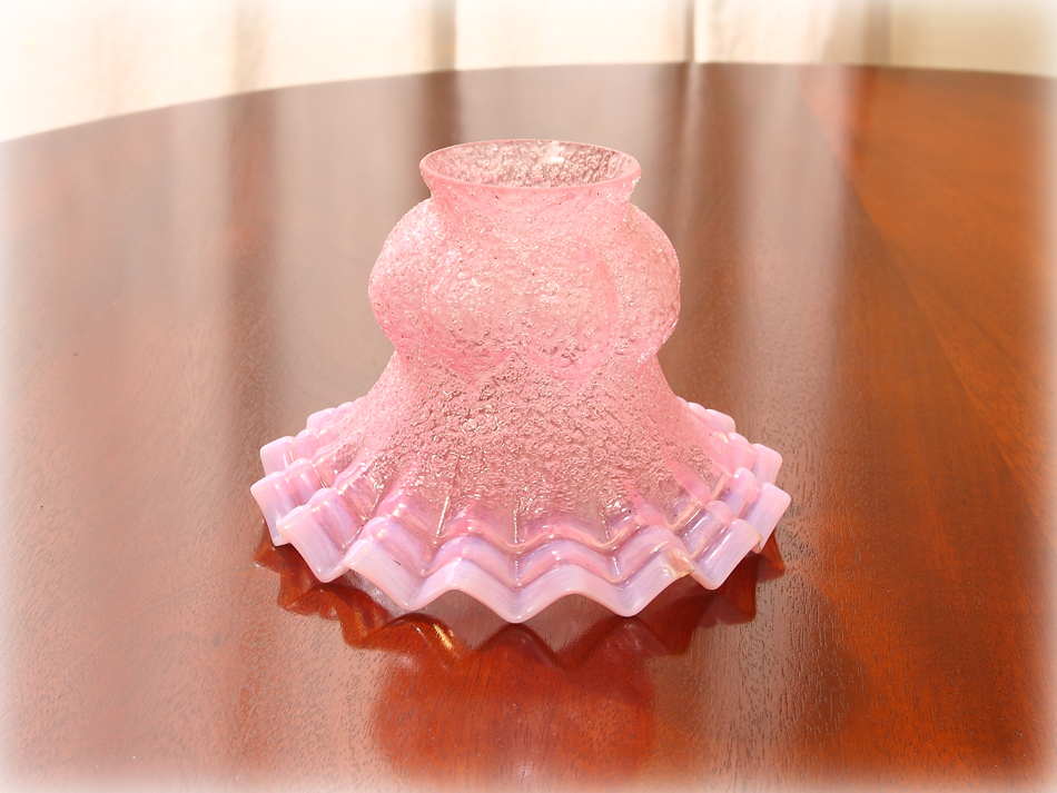 フリルエッジ ピンク ガラス花瓶 (ミシェール-ワン) フリルエッジ