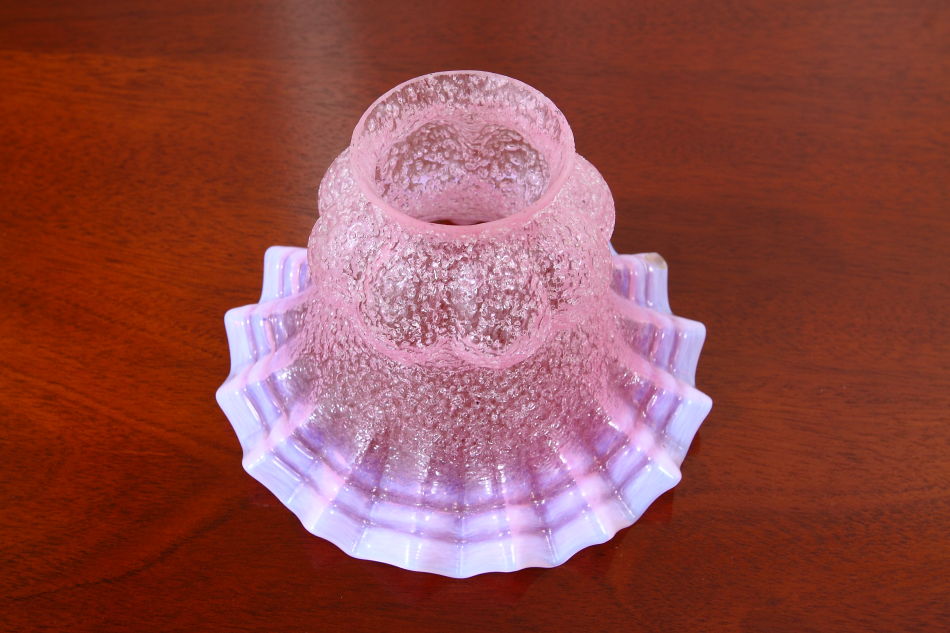 ピンクフレークガラス オパールセントフリルエッジ ランプシェード