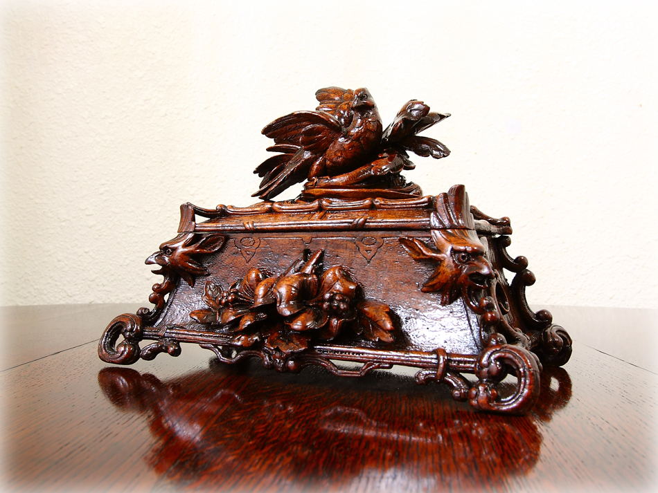 スーパーカービング ブラックフォレストボックス ｜アンティーク家具