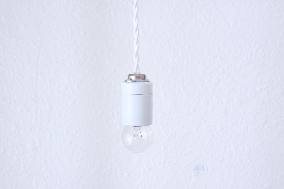 フランス インダストリアル E26 ホワイトソケットランプ｜アンティーク