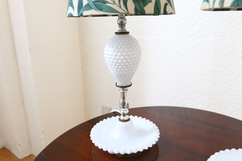オールドフェントンFenton ミルクガラス ホブネイルテーブルランプ