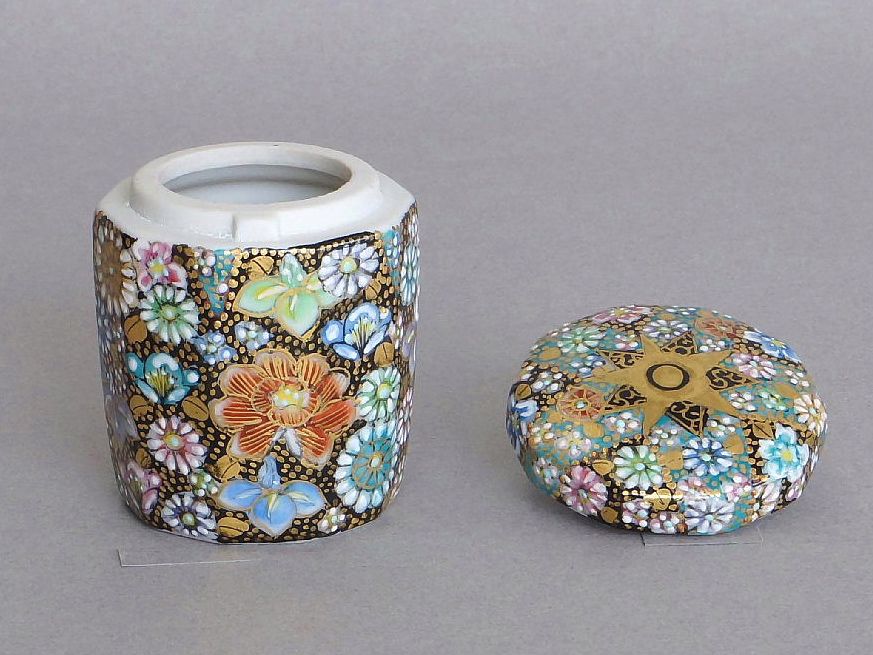 九谷焼 ミニ骨壺 十角型 本金花詰 伝統工芸士 高 明 作 - 山口陶業社