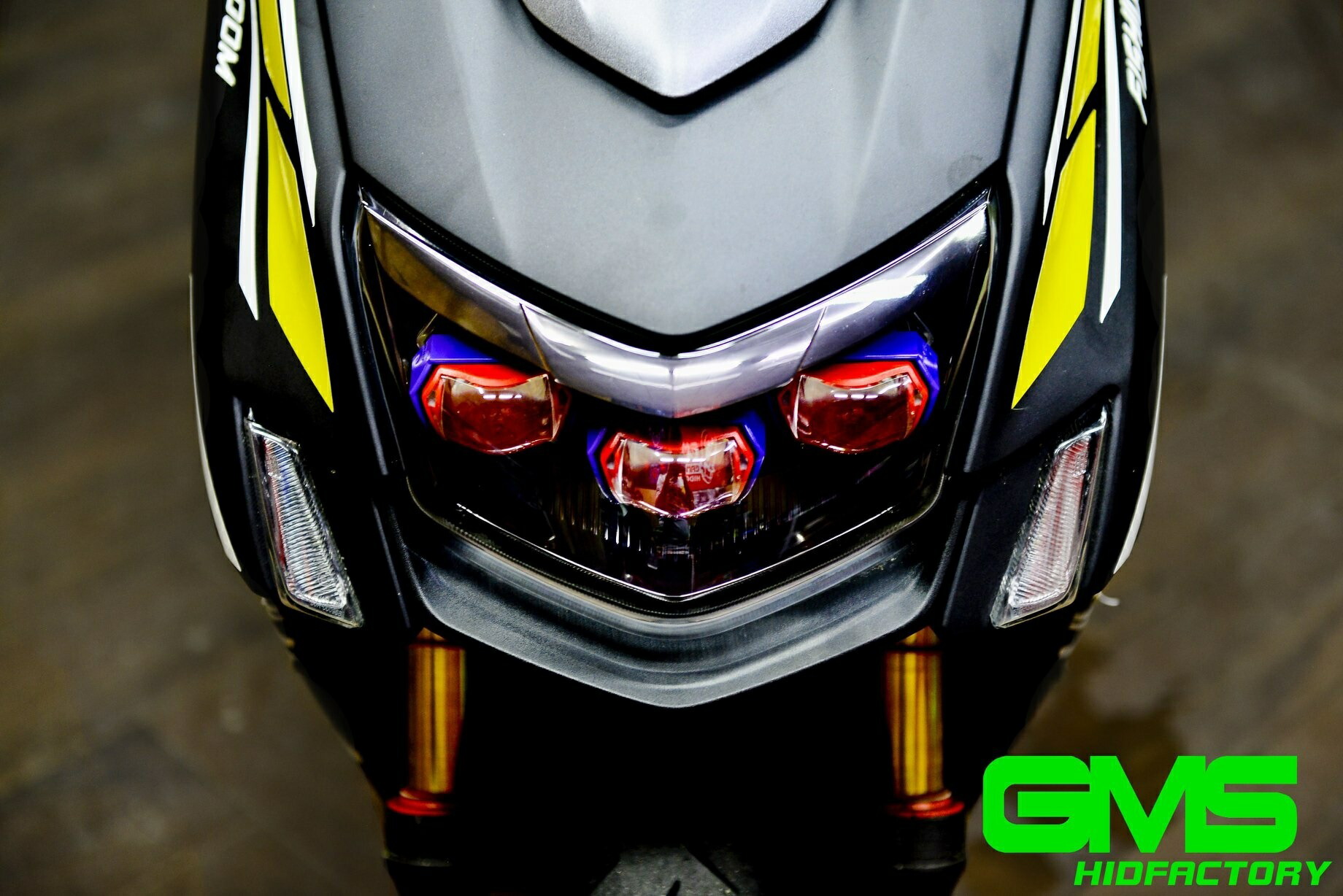 シグナス3型 GAMMAS 魚眼 プロジェクターヘッドライト 廃盤品