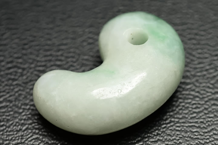 楽天市場】【天然石】糸魚川翡翠☆Sランク☆勾玉☆約30ミリ☆産地証明