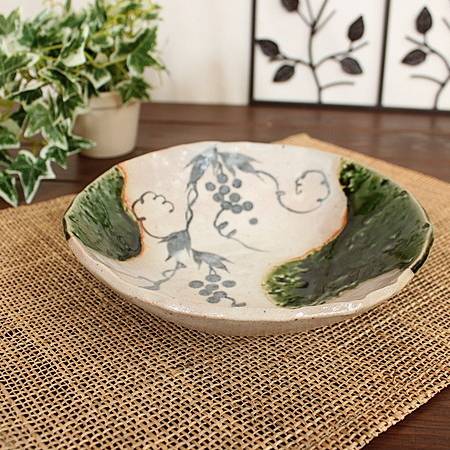 美濃焼 鼠志野葡萄画盛鉢 美濃焼 鼠志野葡萄画盛鉢