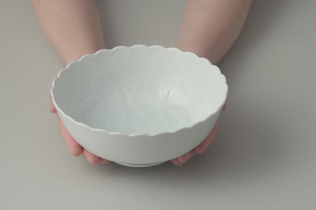 青白磁牡丹彫【盛鉢】｜有田焼なら賞美堂本店オンラインショップ