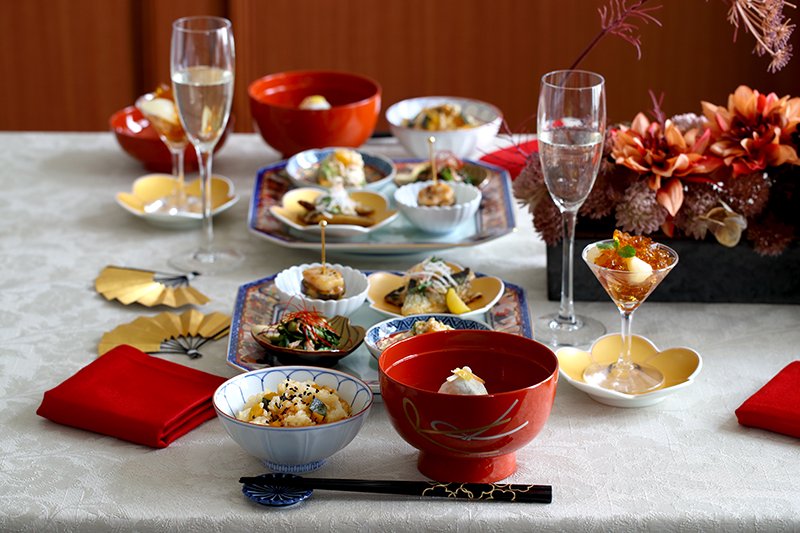 極錦金彩古伊万里様式【八角盛皿・小】 木箱入｜有田焼なら賞美堂本店