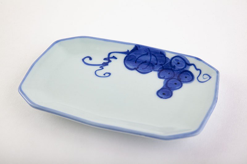 染付 手描きぶどう文【十二角銘々皿】｜有田焼なら賞美堂本店