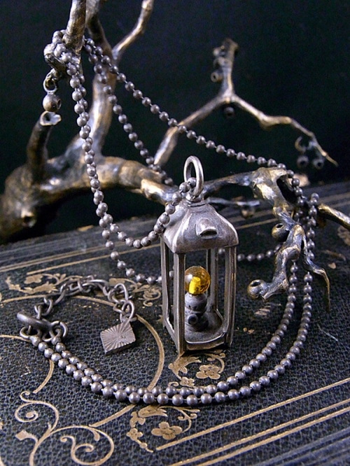 Sipka Online Shop / 「隠者 The Hermit 」ネックレス (シルバー × 琥珀)