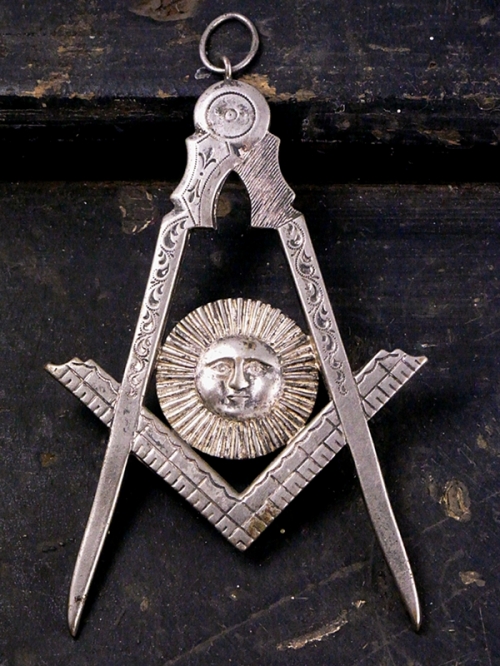 Sipka Online Shop / ペンダントトップ（コンパス）【フリーメイソン】