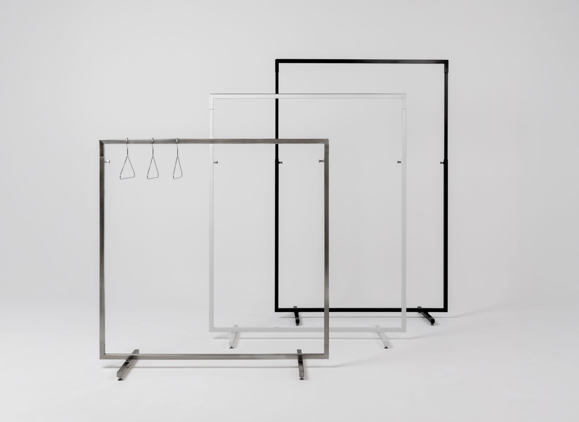 こんな使い方も！ハンガーラックで傘をディスプレイ