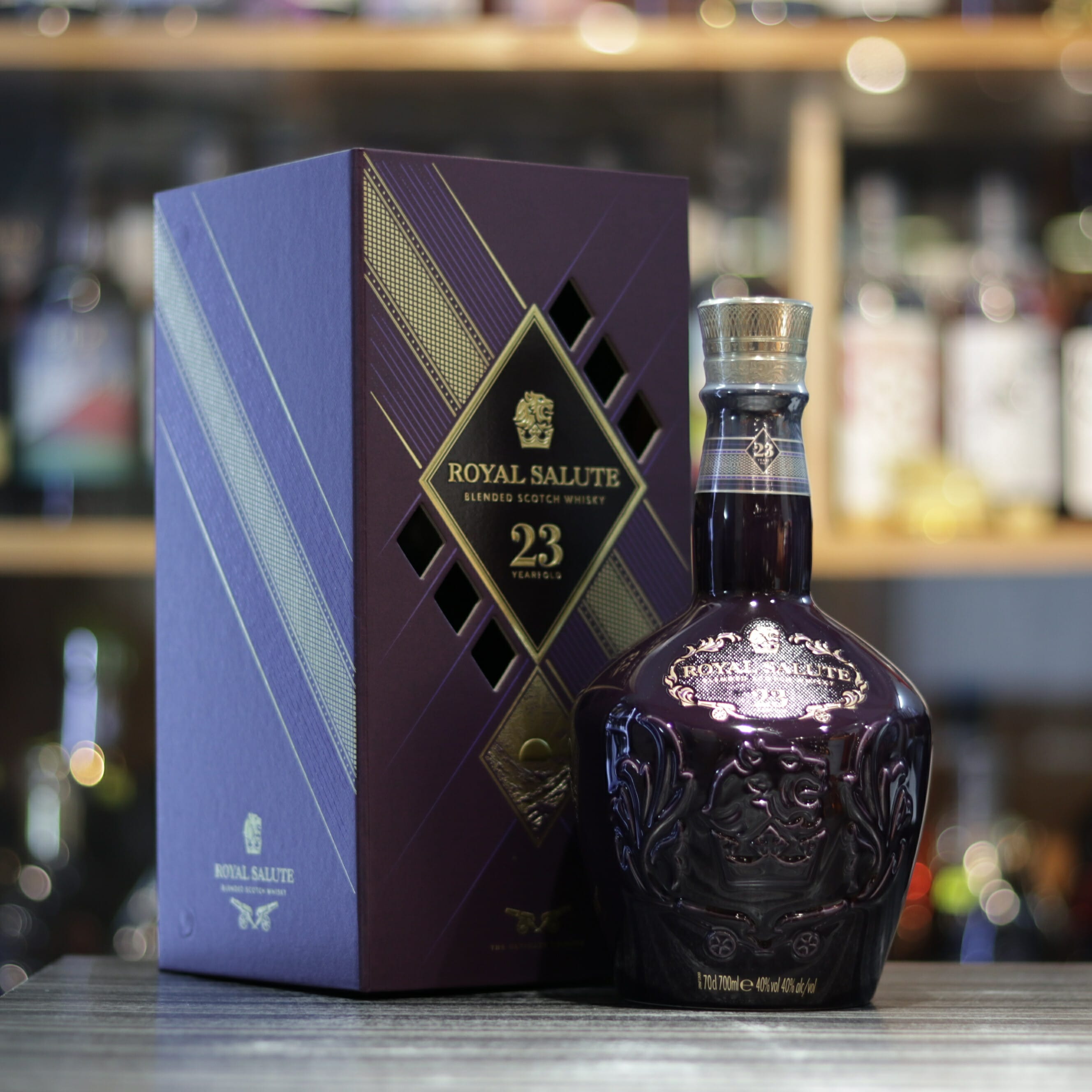 ロイヤルサルート 21年 青 陶器 ROYAL SALUTE 700ml(1115g) 40