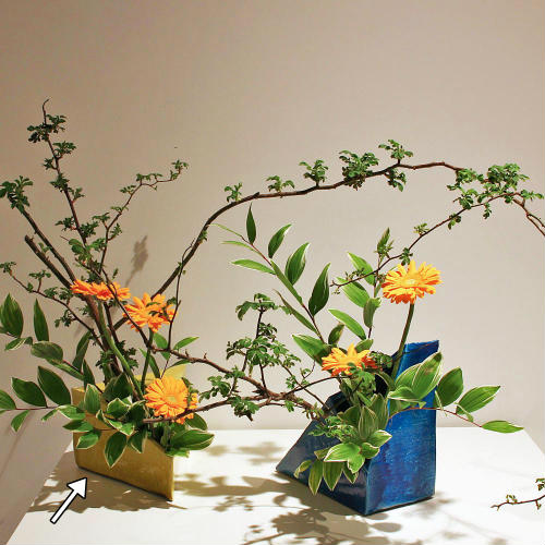 信楽焼 花瓶 花器 華道 池坊 嵯峨御流 黄釉 三角 掛分け 陶器 生け花