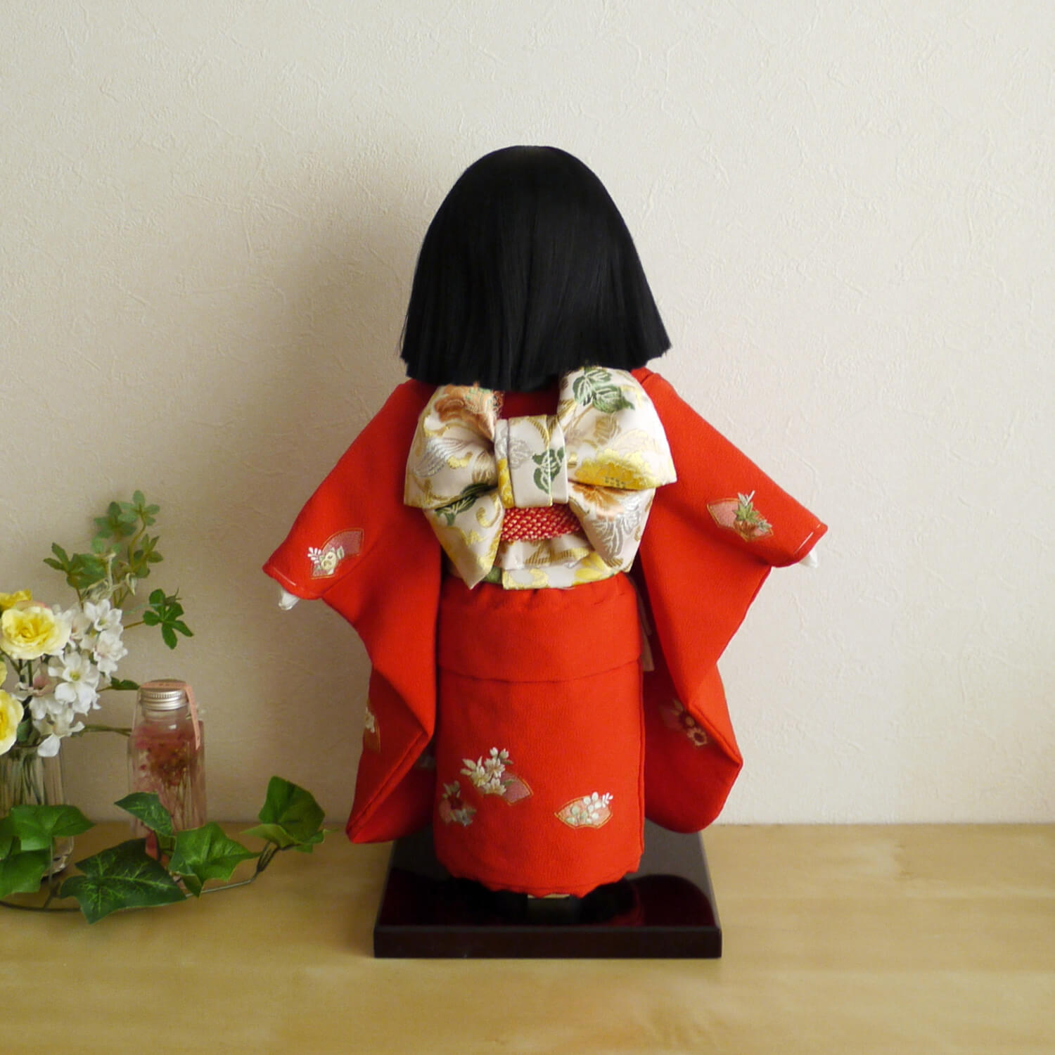 市松人形 元賀章介 12号尺二正絹手刺繍 扇面に小花 赤色 台 女の子