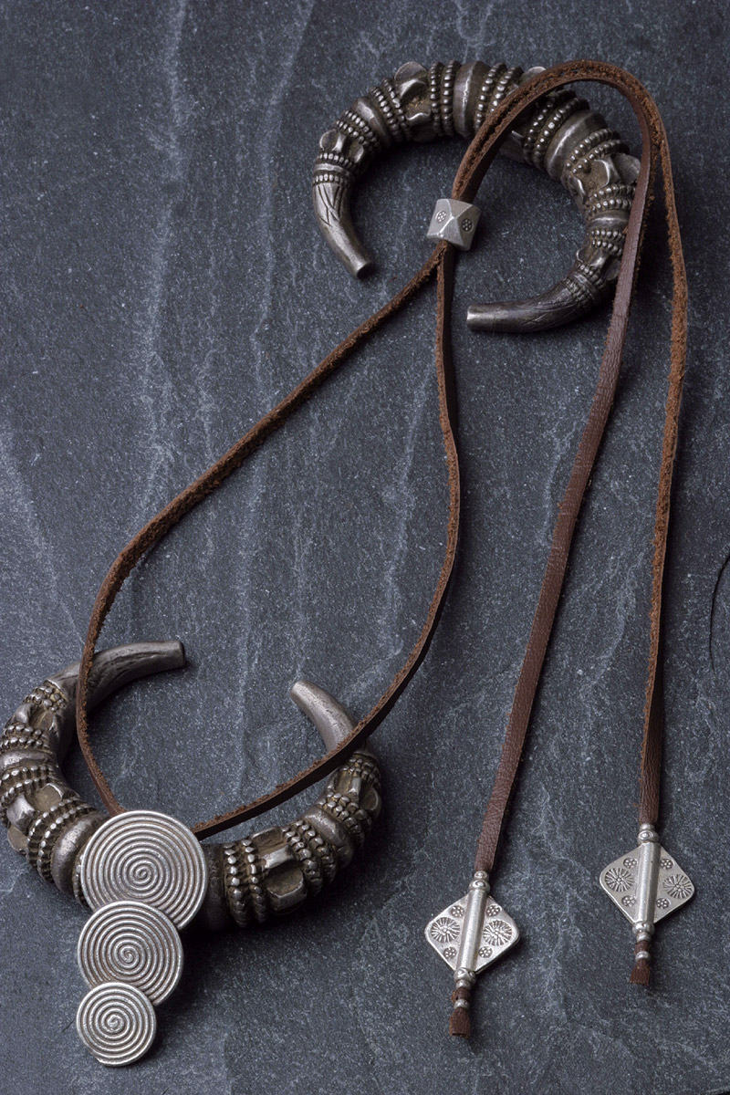 カレン 族 シルバー ビーズ 革紐 ネックレス メンズ レディース