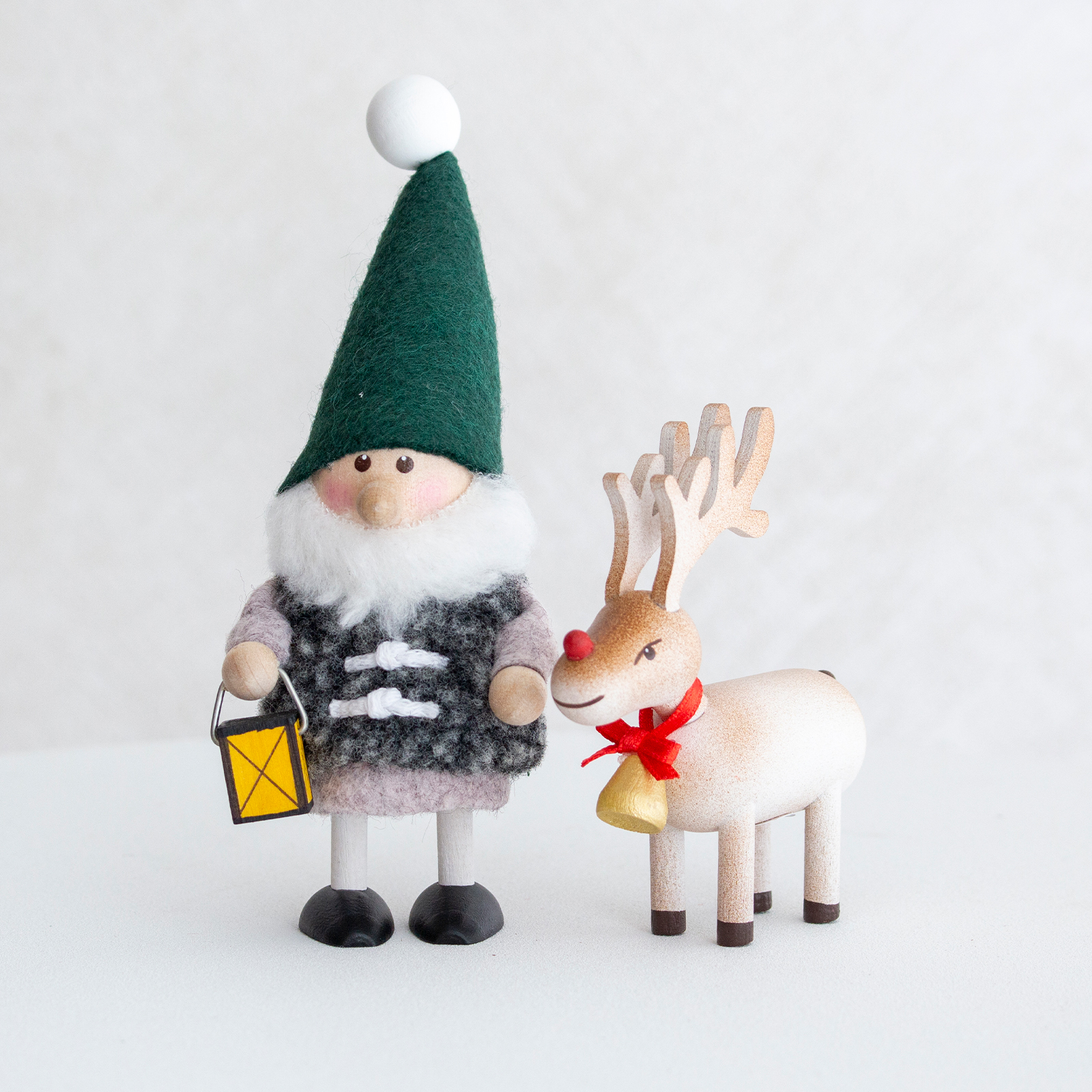 ノルディカニッセ 2025 新作 ランタンを持ったサンタ ＋ トナカイ