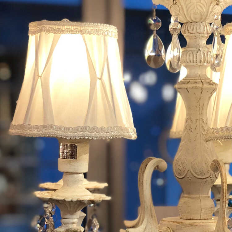 シャンデリア ホワイト エレガント 可愛い 寝室 フレンチ アンティーク