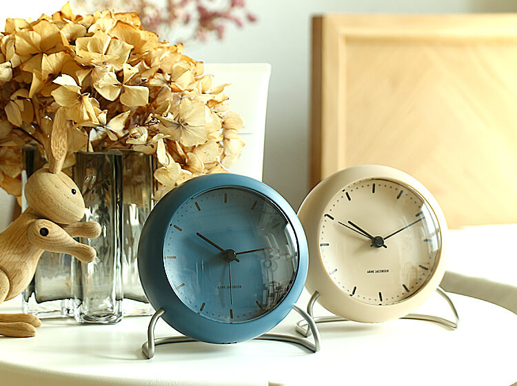 ARNE JACOBSEN（アルネ ヤコブセン） テーブルクロック CITY HALL