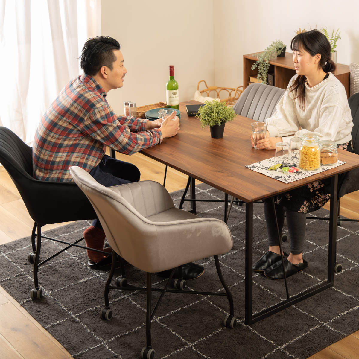 東谷 チェア 2脚セット 座面高46cm キャスター付き ベロア 肘掛け