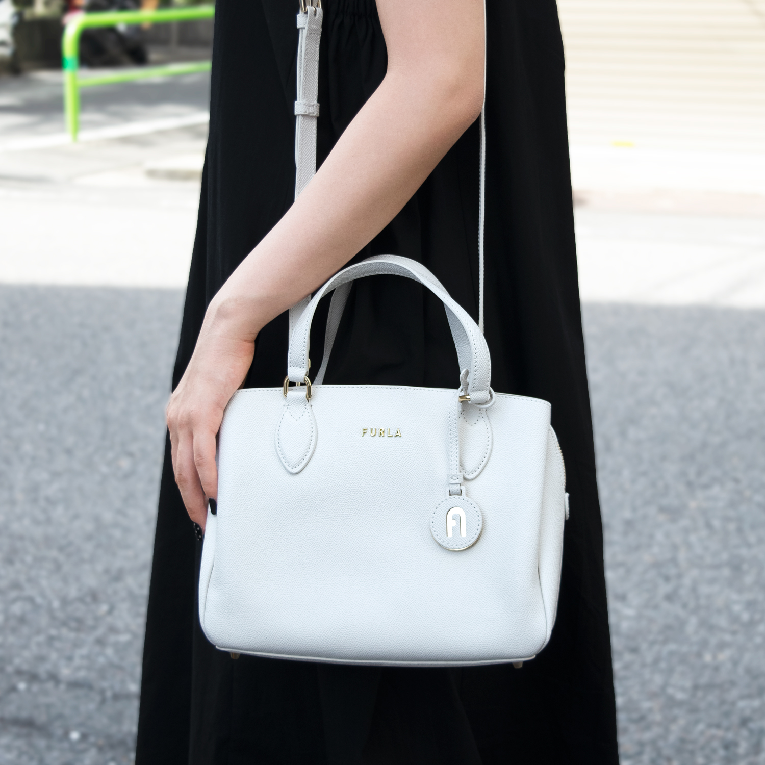 FURLAフルラ レザーショルダーバッグ ミニ 2way ホワイト×ブラック