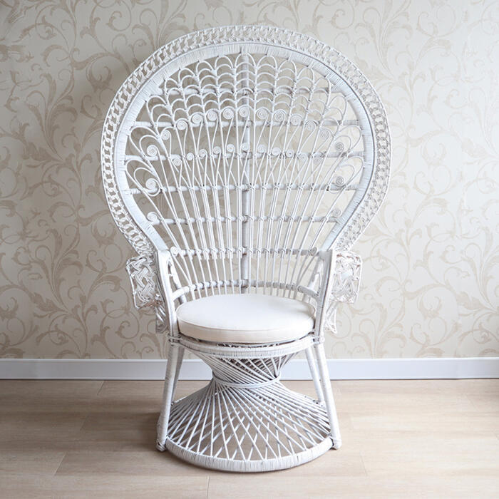 籐編み ピーコックチェア ホワイト ラタン チェア ディスプレイ