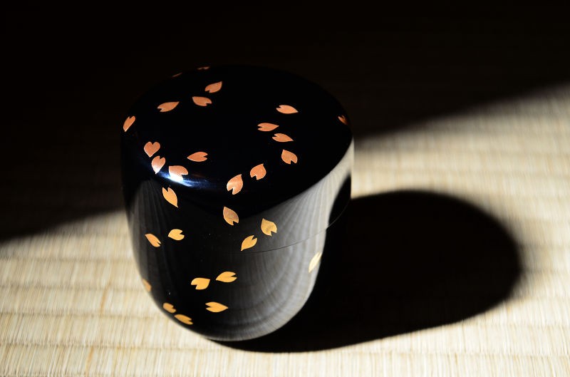 茶道具 棗 中谷秀斎作 即中斎好写 花吹雪蒔絵 内霞 大棗 木製・本漆塗