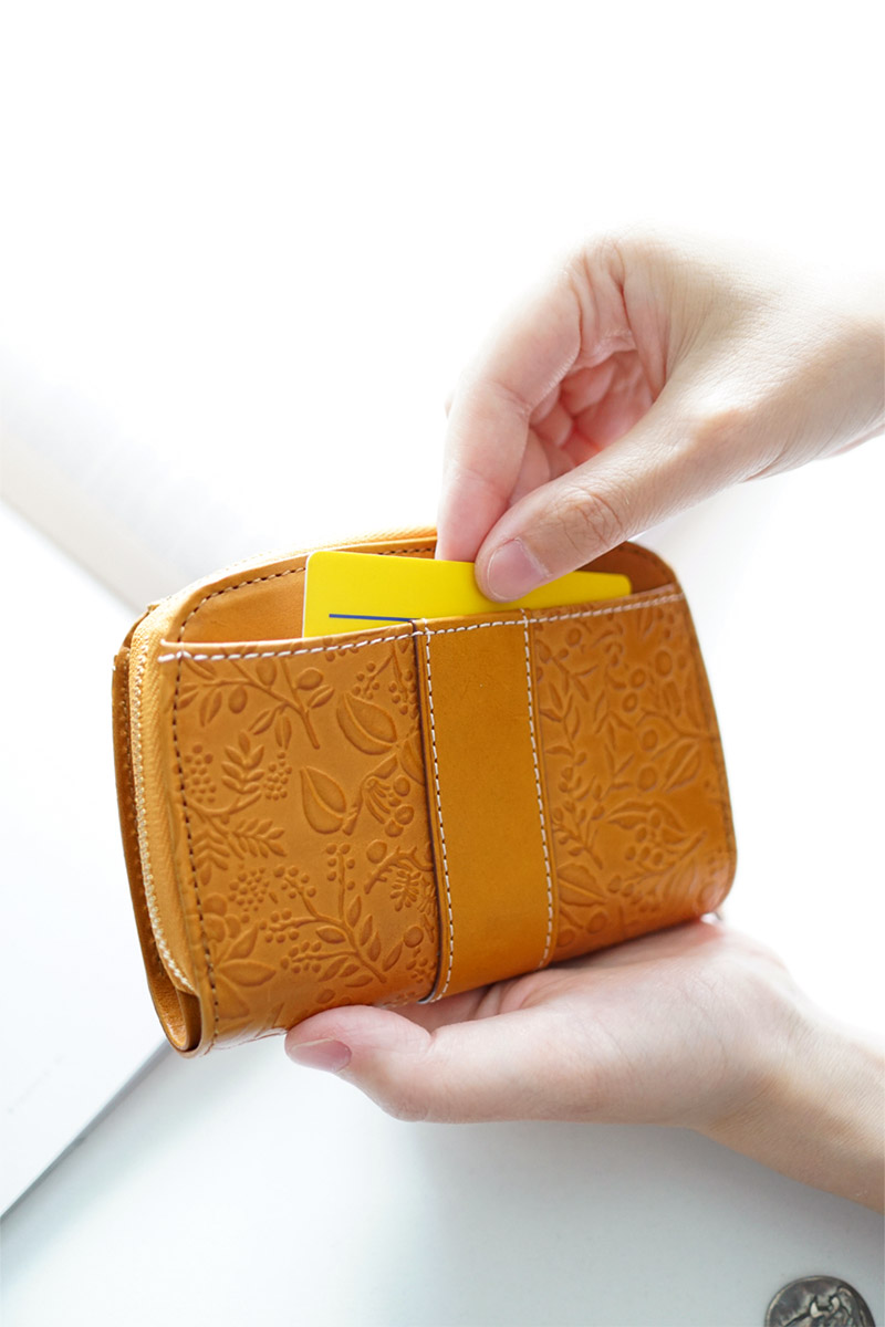 Dakota（ダコタ） ミモザ 小銭入れ付き二つ折り財布 0031211（0030251