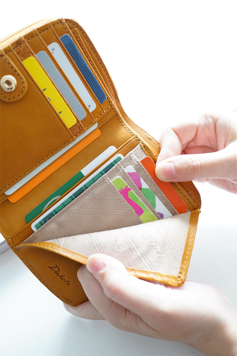 Dakota（ダコタ） ミモザ 小銭入れ付き二つ折り財布 0031211（0030251