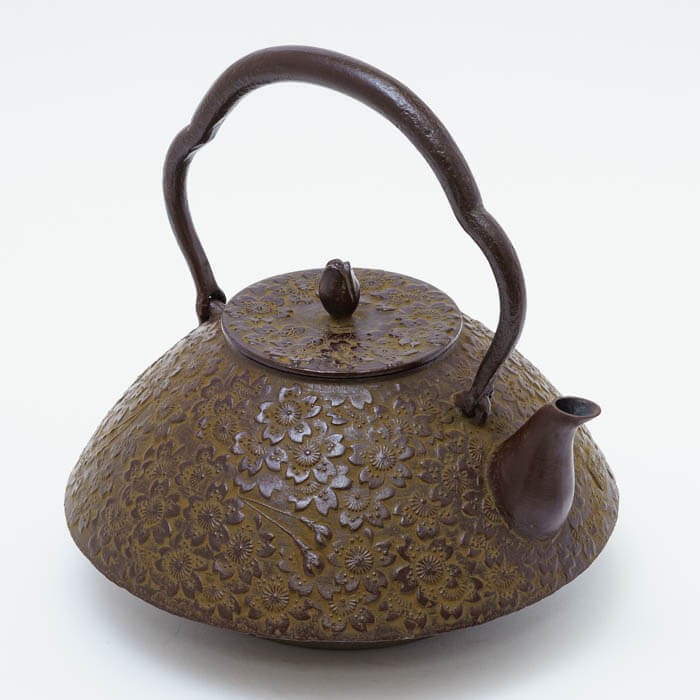 南部鉄器 鉄瓶 送料無料 伝統工芸士 佐藤勝久”東屋 桜 桐箱付